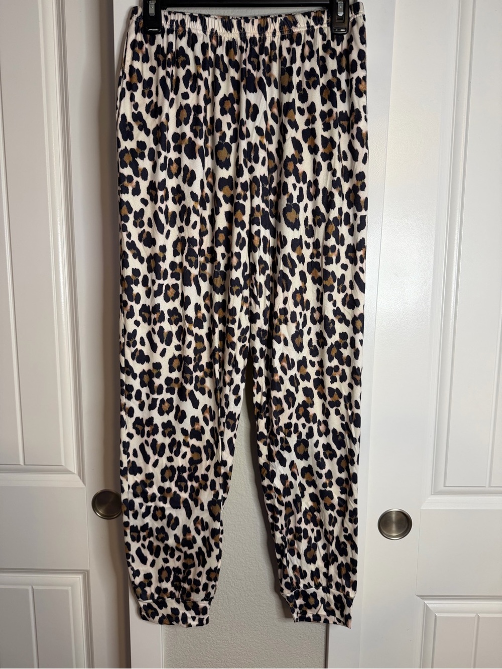4 pieces-Women’s Long Sleeve Leopard & Black Pajama Set - Comfortable Sleepwear - Picture 5 of 5